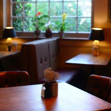 Kings Arms Hotel Брентфорд Екстериор снимка