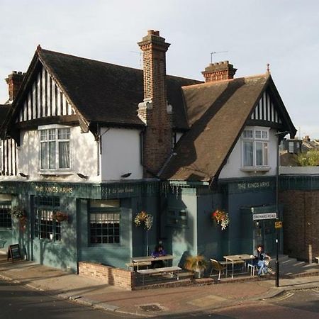 Kings Arms Hotel Брентфорд Екстериор снимка