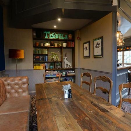 Kings Arms Hotel Брентфорд Екстериор снимка