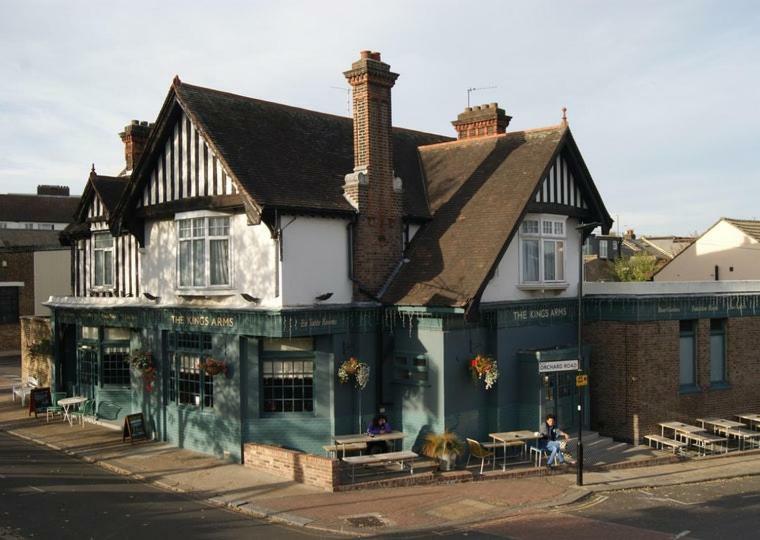 Kings Arms Hotel Брентфорд Екстериор снимка
